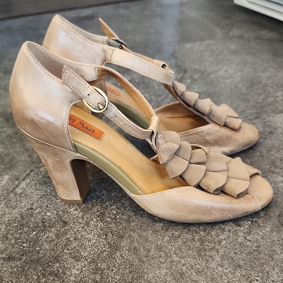 Women's Miz Mooz Size 7 Tan Leather Heeled Ankle Strap Sandals - Picture 3 of 7